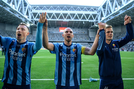 Djurgårdens Fredrik Ulvestad (v) och Marcus Danielson (m)