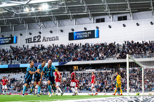 Djurgårdens Marcus Danielson (h) jublar