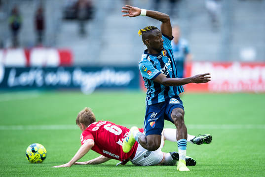 Kalmars Rasmus Elm och Djurgårdens Mohamed Buya Turay