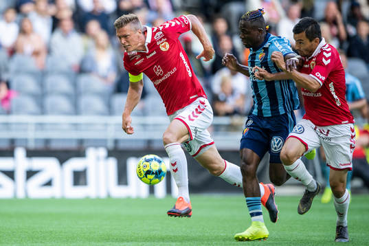 Kalmars Rasmus Elm och Djurgårdens Mohamed Buya Turay
