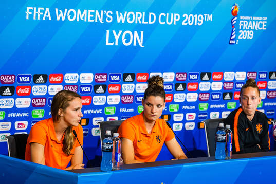Vivianne Miedema, Dominique Bloodworth and Goalkeeper Sari