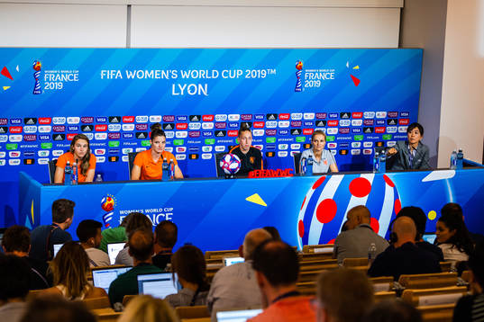 Vivianne Miedema, Dominique Bloodworth and Goalkeeper Sari