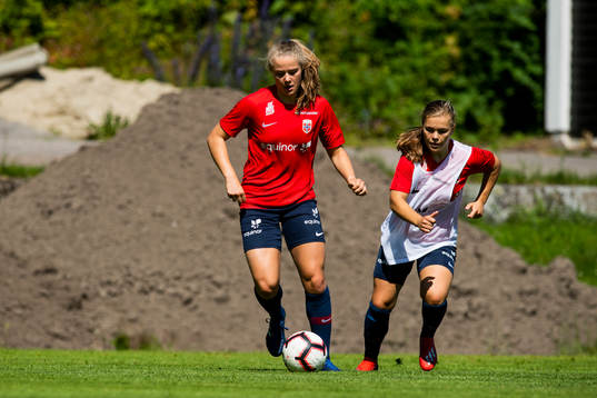Joanna Aalstad Bækkelund and Olaug Tvedten of Norway