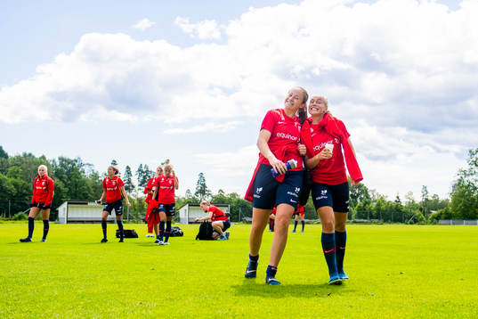 Ragne Hagen Svastuen and Vilde Gullhaug Birkeli of Norway