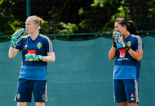 Goalkeepers Hedvig Lindahl and Zecira Musovic of Sweden