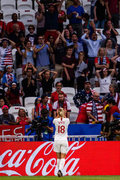 Ellen White of England celebrates the 1-1 goal