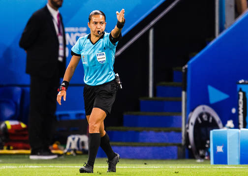 Referee Edina Alves Batista
