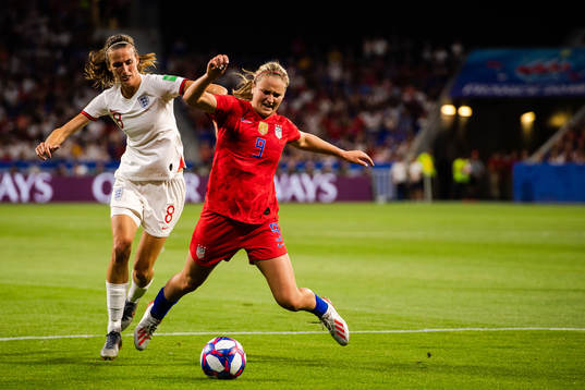 Jill Scott of England and Lindsey Horan of USA