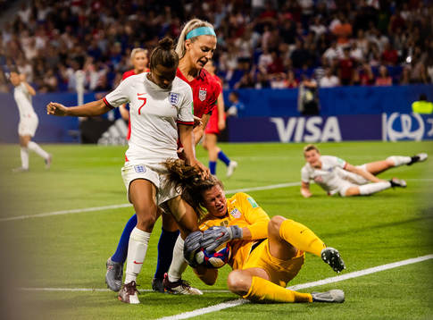 Nikita Josephine Parris of England and goalkeeper Alyssa