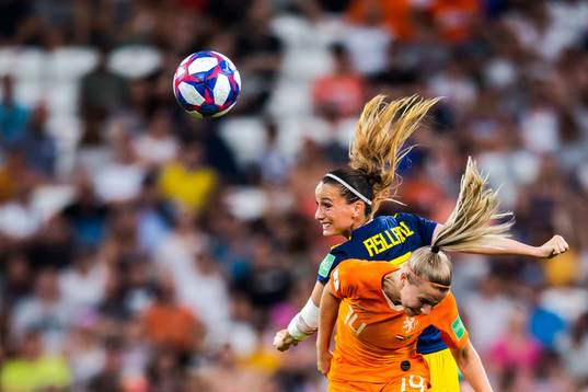 Kosovare Asllani of Sweden and Jackie Noëlle Groenen of