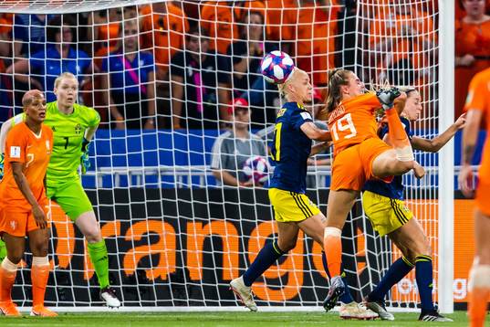 Jill Jamie Roord of Netherlands against Caroline Seger and