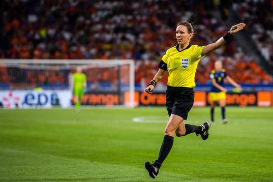 Referee Marie-Soleil Beaudoin