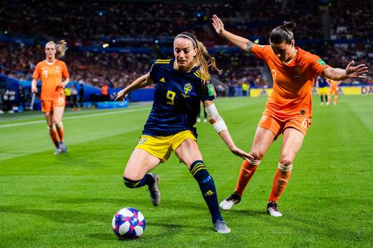 Kosovare Asllani of Sweden and Sherida Spitse of Netherlands
