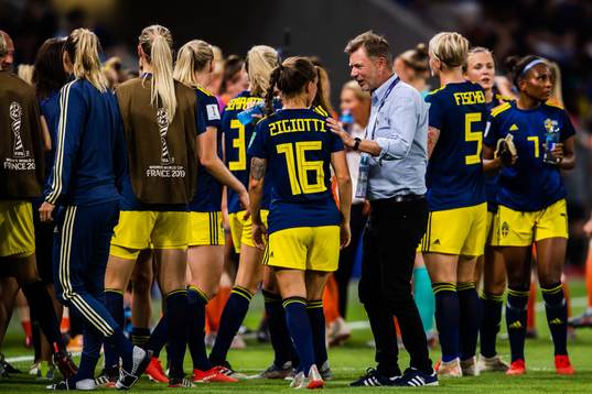 Peter Gerhardsson, Head coach in a conversation with Julia