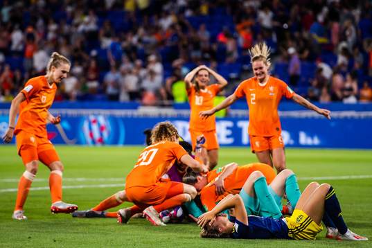 Julia Zigiotti Olme of Sweden looks dejected while players