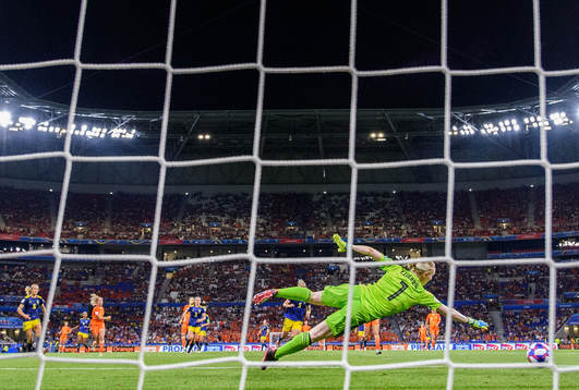 Jackie Noëlle Groenen of Netherlands scores the game