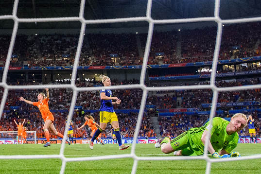 Jackie Noëlle Groenen of Netherlands (not pictured) scores