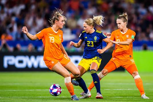 Elin Rubensson of Sweden against Jill Jamie Roord and Anna