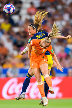 Kosovare Asllani of Sweden and Jackie Noëlle Groenen of