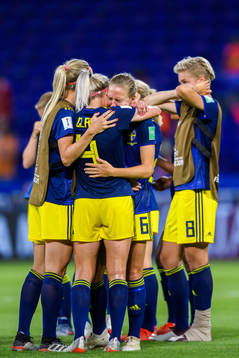 Hanna Glas and Magdalena Eriksson of Sweden in tears