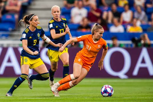 Kosovare Asllani of Sweden and Jackie Noëlle Groenen of