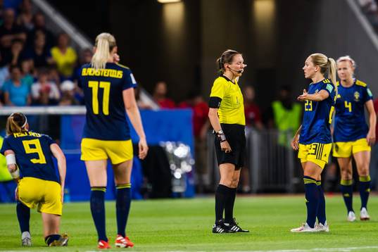 Kosovare Asllani, Stina Blackstenius, Elin Rubensson and