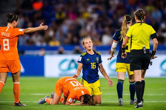 Julia Zigiotti Olme of Sweden receives a warning