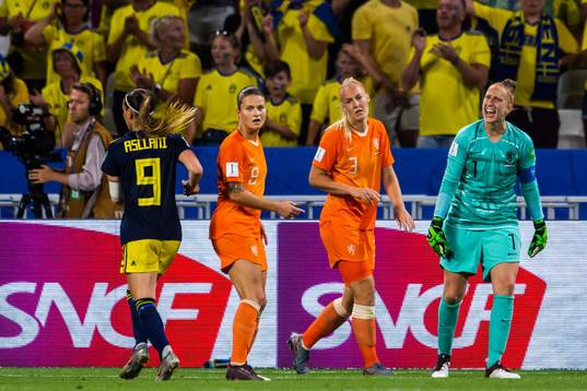Anna Margaretha Marina Astrid Miedema, Stefanie Van Der