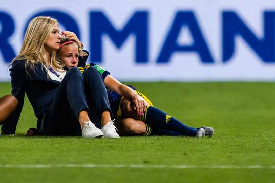 Fridolina Rolfö and Hanna Glas of Sweden in tears