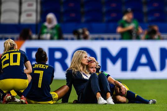 Fridolina Rolfö and Hanna Glas of Sweden in tears