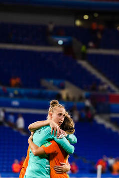 Goalkeeper Sari Van Veenendaal of Netherlands  celebrates
