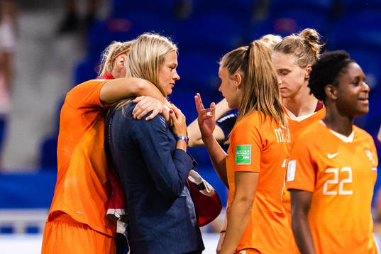 Fridolina Rolfö of Sweden with players of Netherlands