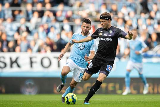 Malmö FFs Erdal Rakip och Örebros Daniel Björkman