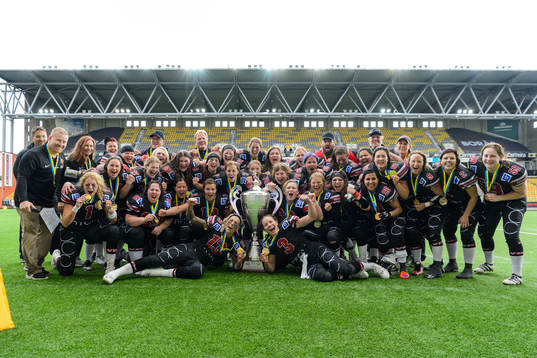 Svenska mästarna Carlstad Crusaders spelare jublar med