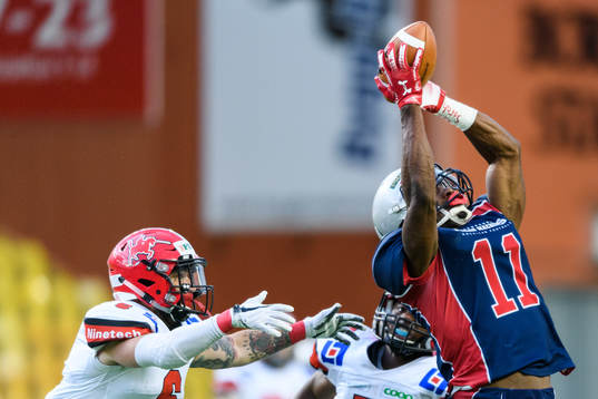 Stockholm Mean Machines Alpha Jalloh fångar en passning