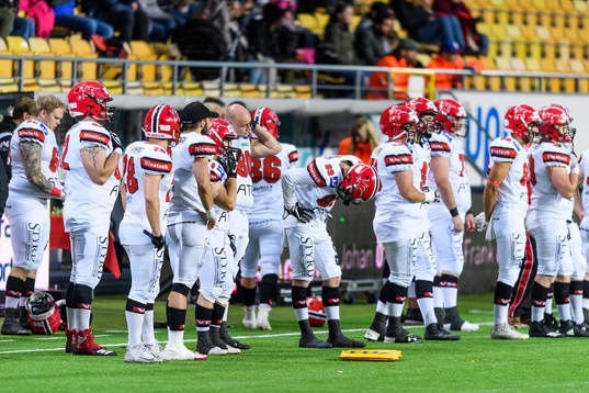 Carlstad Crusaders spelare deppar i slutet av SM-finalen i