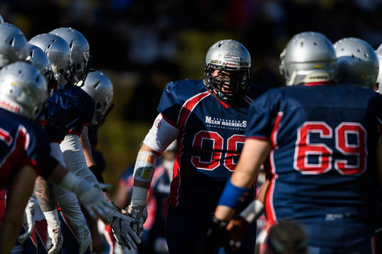 Stockholm Mean Machines spelare kommer in på arenan