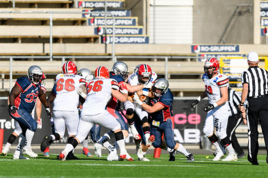 Stockholm Mean Machines försvar stoppar Carlstad Crusaders