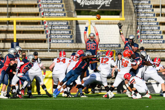 Carlstad Crusaders David Nyhlén skjuter extrapoäng