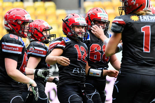 Carlstad Crusaders Karin Ullen jublar