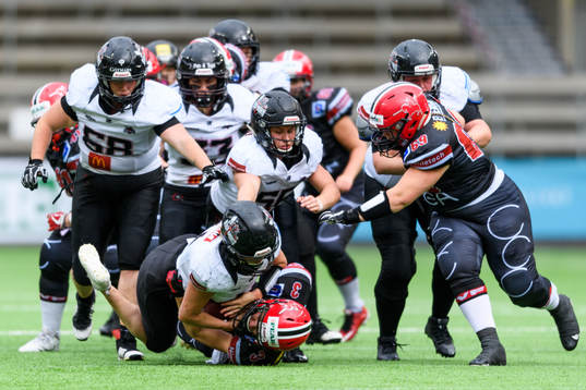 Örebro Black Knights Sara Lidner stoppas av Carlstad