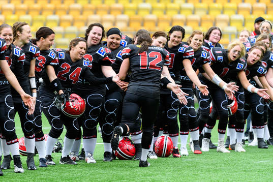 Carlstad Crusaders spelare jublar