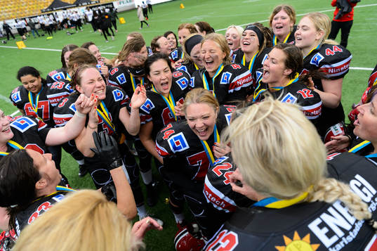 Carlstad Crusaders spelare jublar