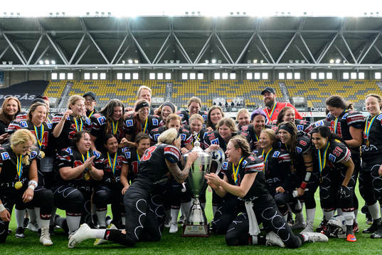 Svenska mästarna Carlstad Crusaders spelare jublar