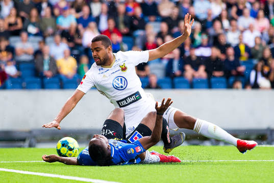 Sirius Henry Offia faller i en närkamp med Östersunds