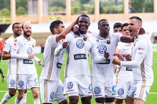Östersunds Alhaji Gero (m) jublar med Hosam Aiesh, Isak