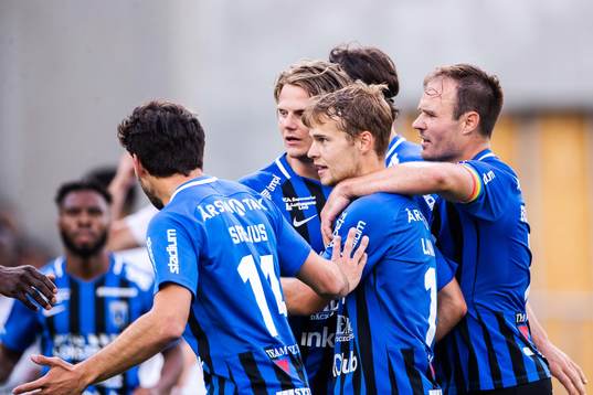 Sirius Sam Lundholm jublar med Niklas Busch Thor och