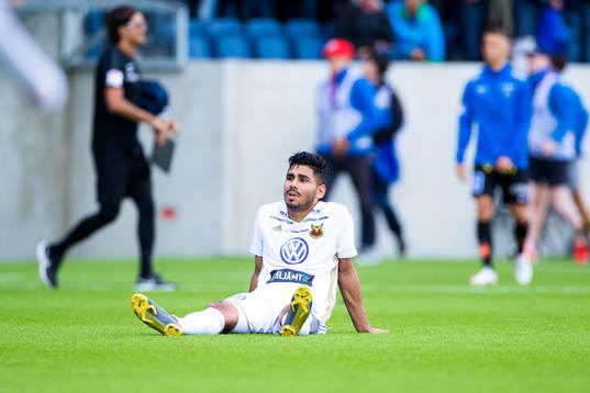 Östersunds Hosam Aiesh deppar