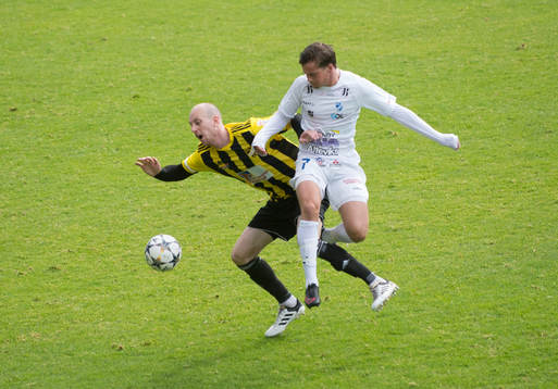 IFK Hässleholms Simon Henningsson i matchen i division 2