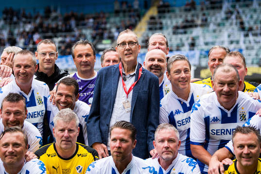 Stefan Lindqvist (mitten)